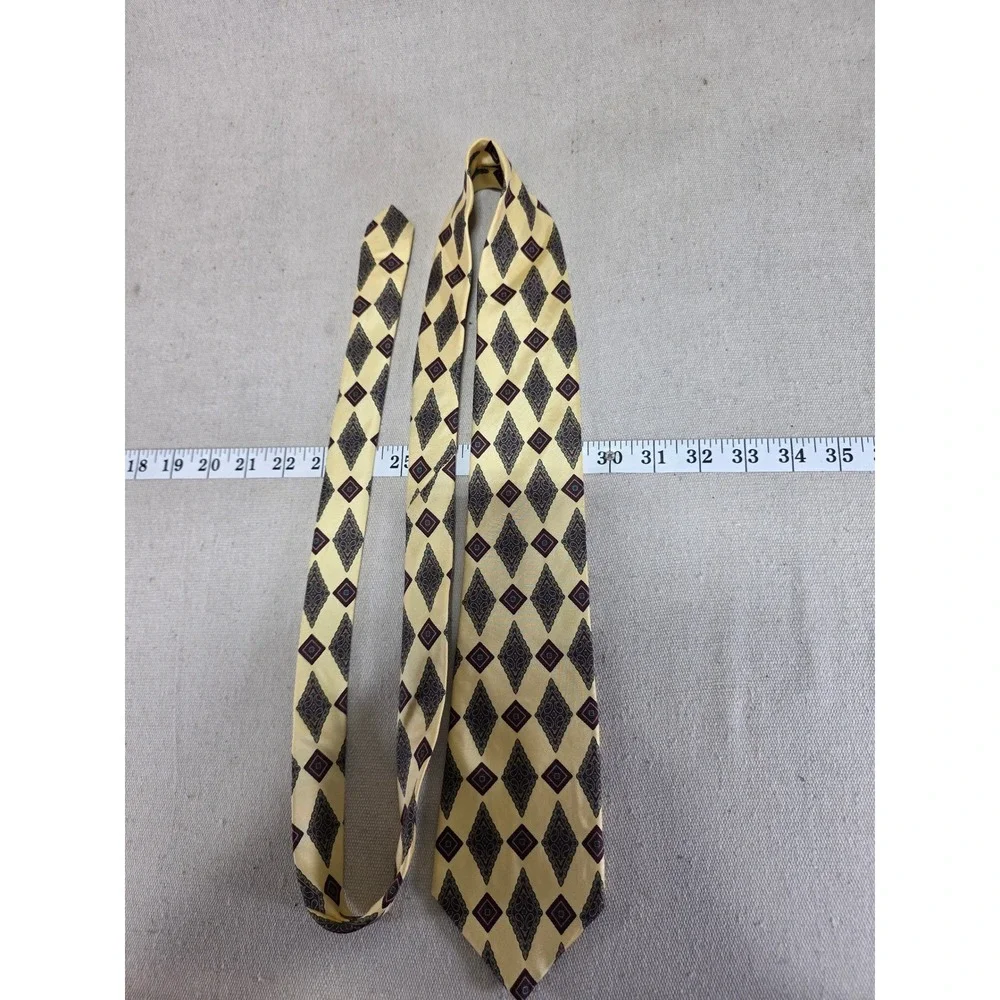Regent House Collection Mens Silk Tie Yellow Burgundy Diamond Paisley Geometric